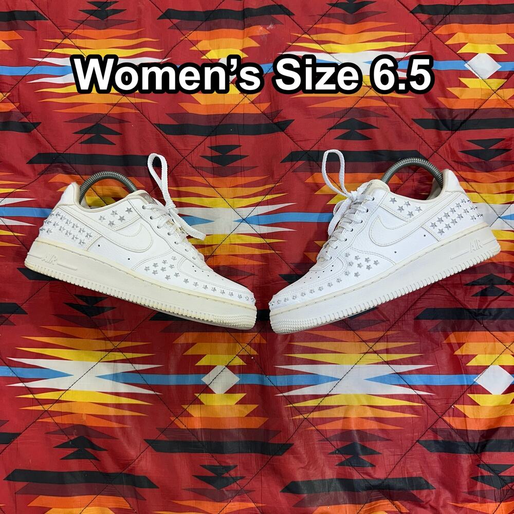 Nike Air Force 1 07 LX White Shoes Womens Sz 6.5 Silver Star Studded AR0639-100